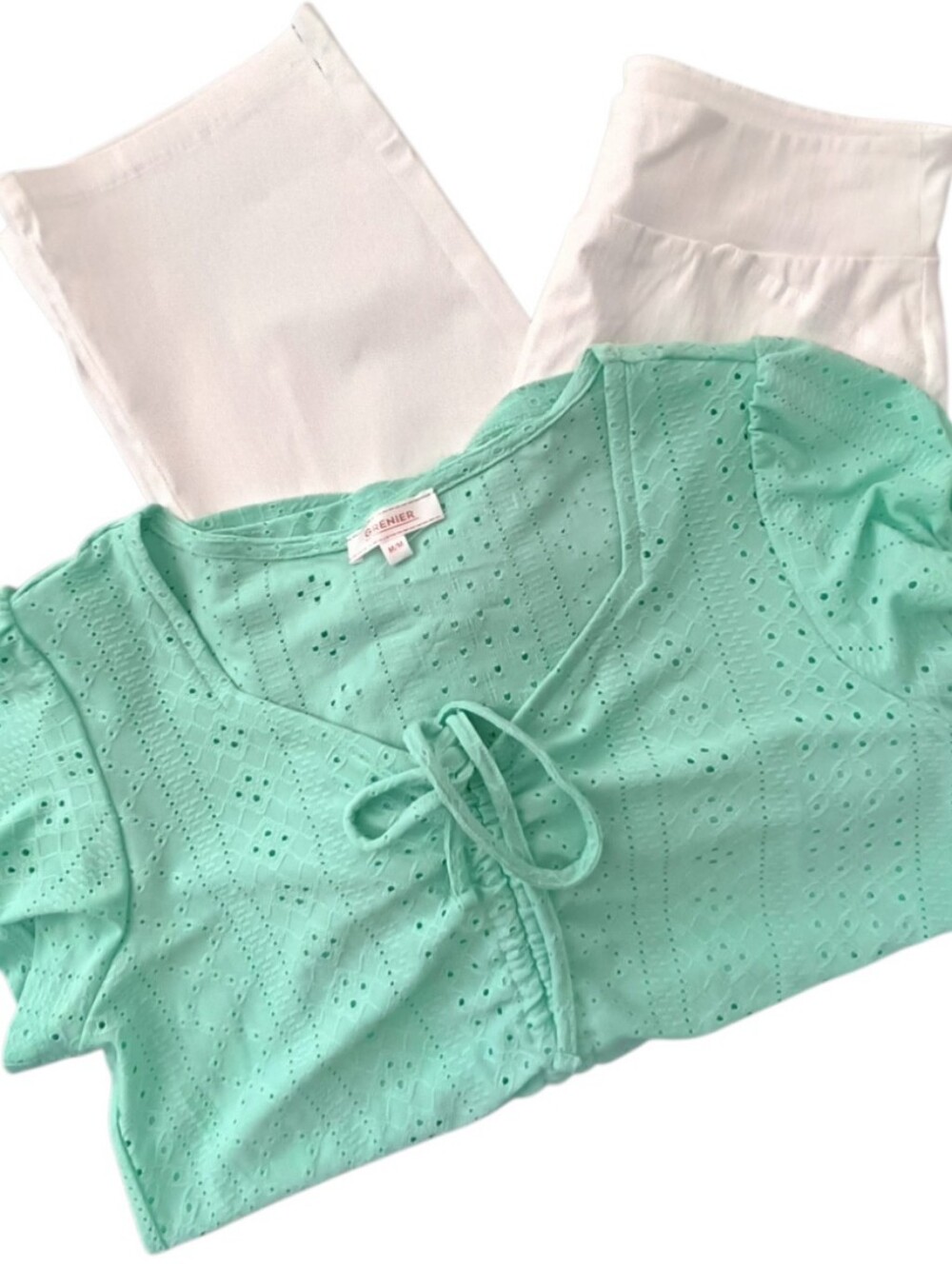 🍀Duo Size M: Mint Eyelet Tie-Front Short Sleeve Top & White pull-on capri pants